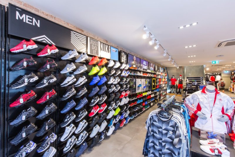 Come aprire un negozio di scarpe sportive